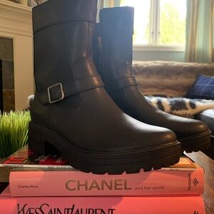 Black Leather Ankle Boots size 8m  by Soul NATURALIZER New